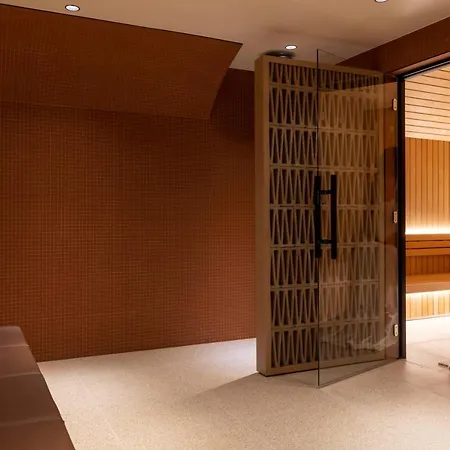 Toujours & Hotel 4*
