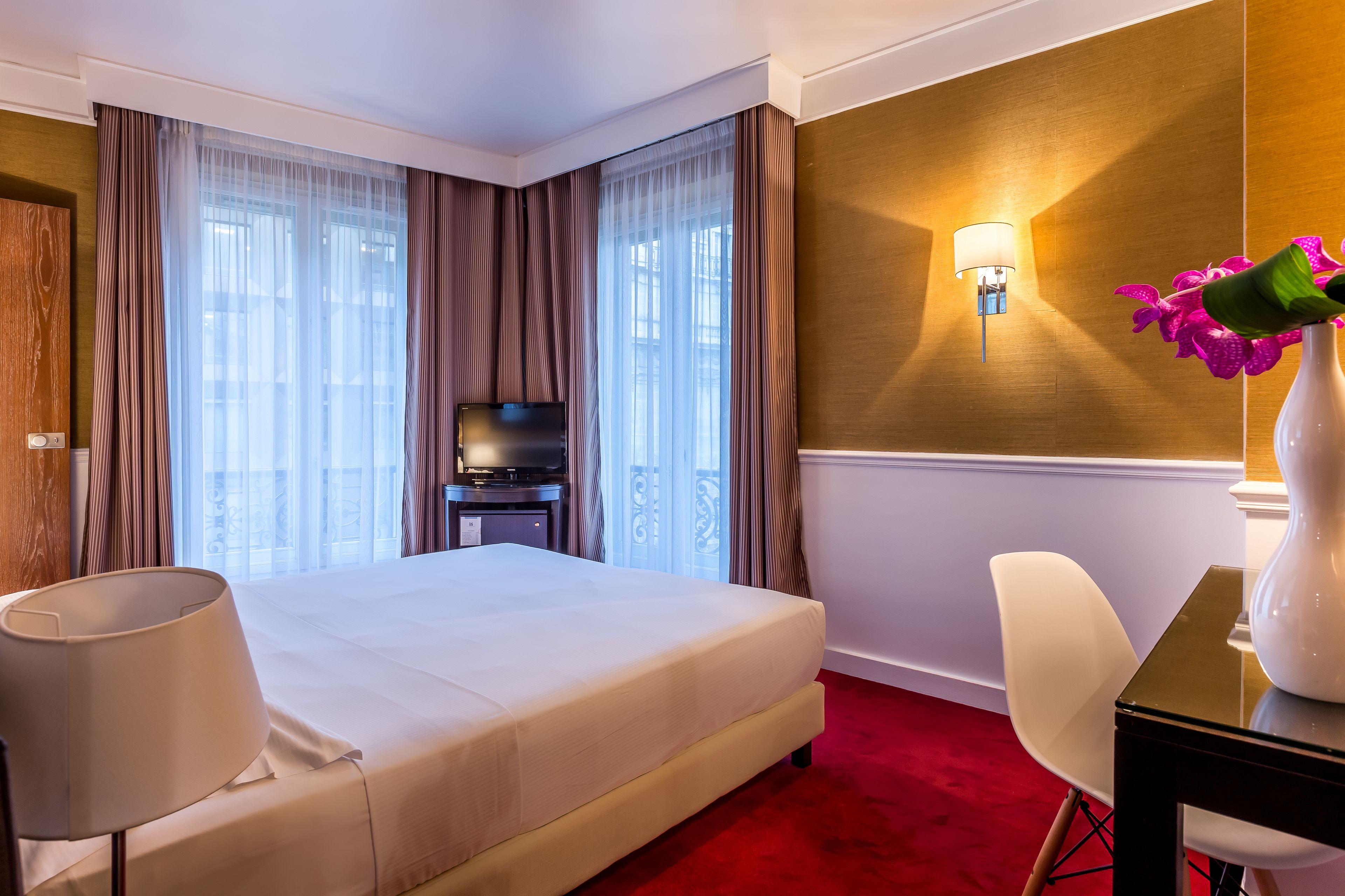 Toujours & Hotel 4*