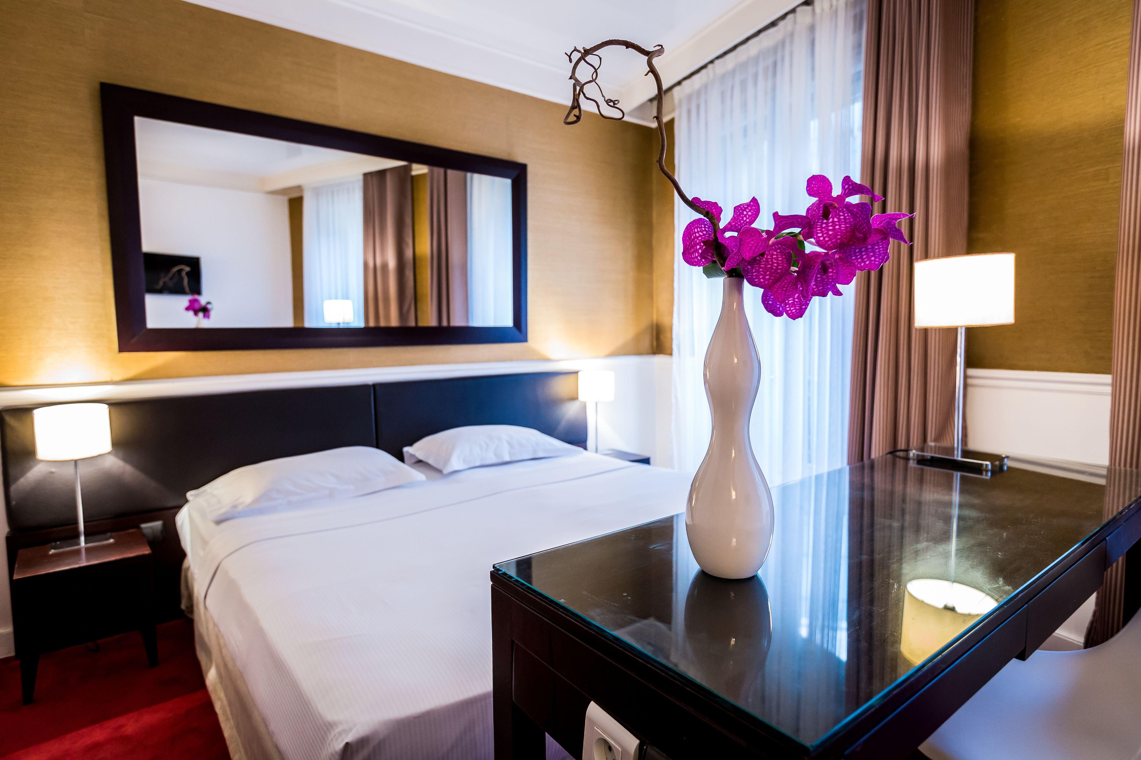 Toujours & Hotel 4*