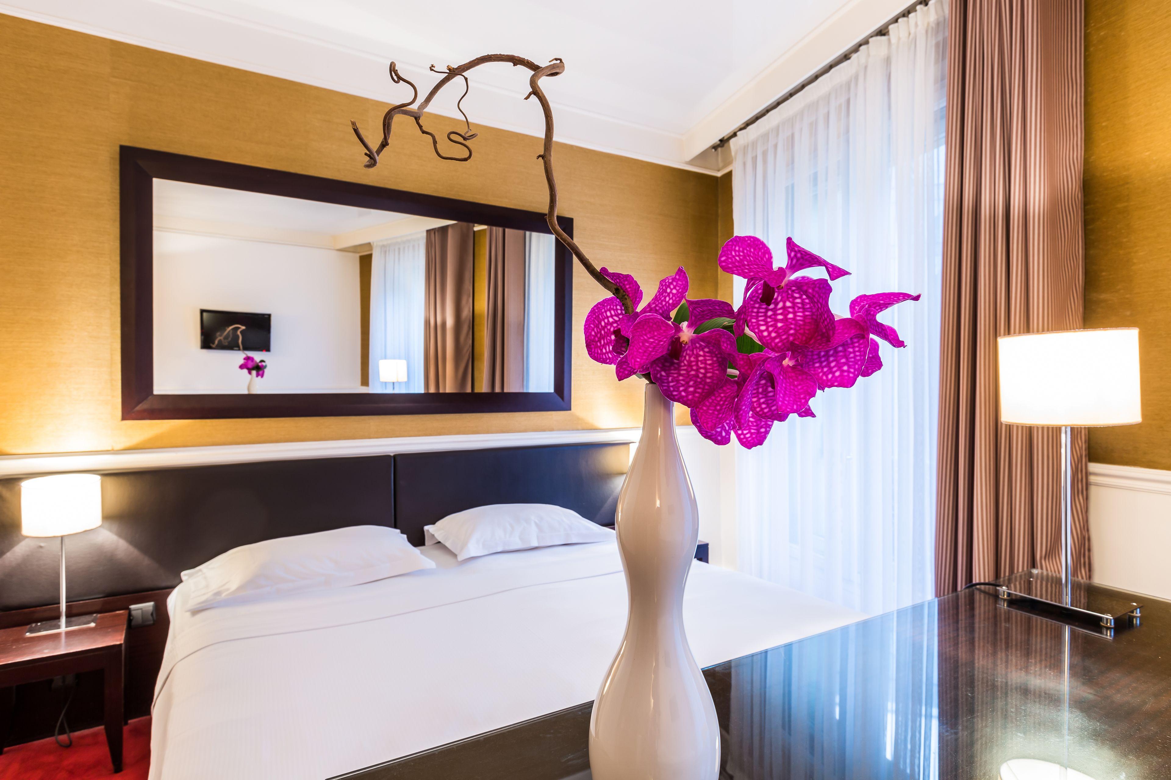 Toujours & Hotel 4*