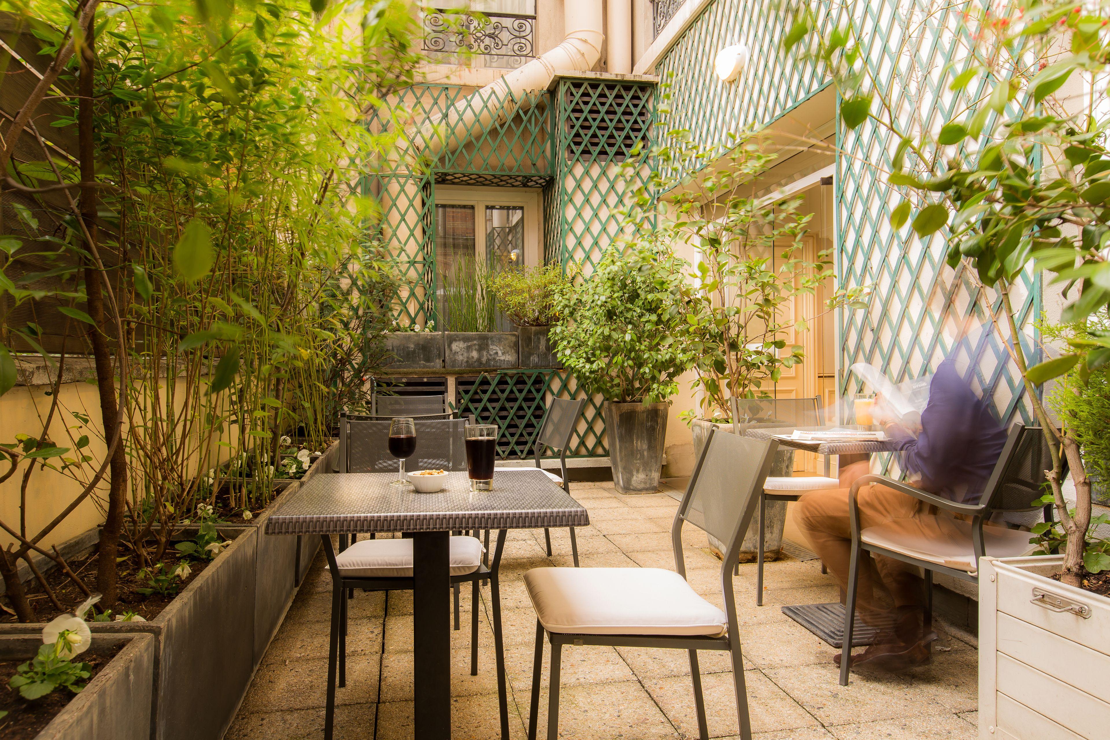 Hotel Toujours &