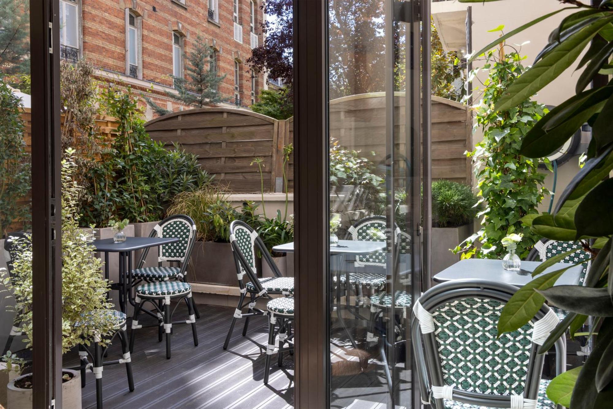 Hotel Toujours & Paris